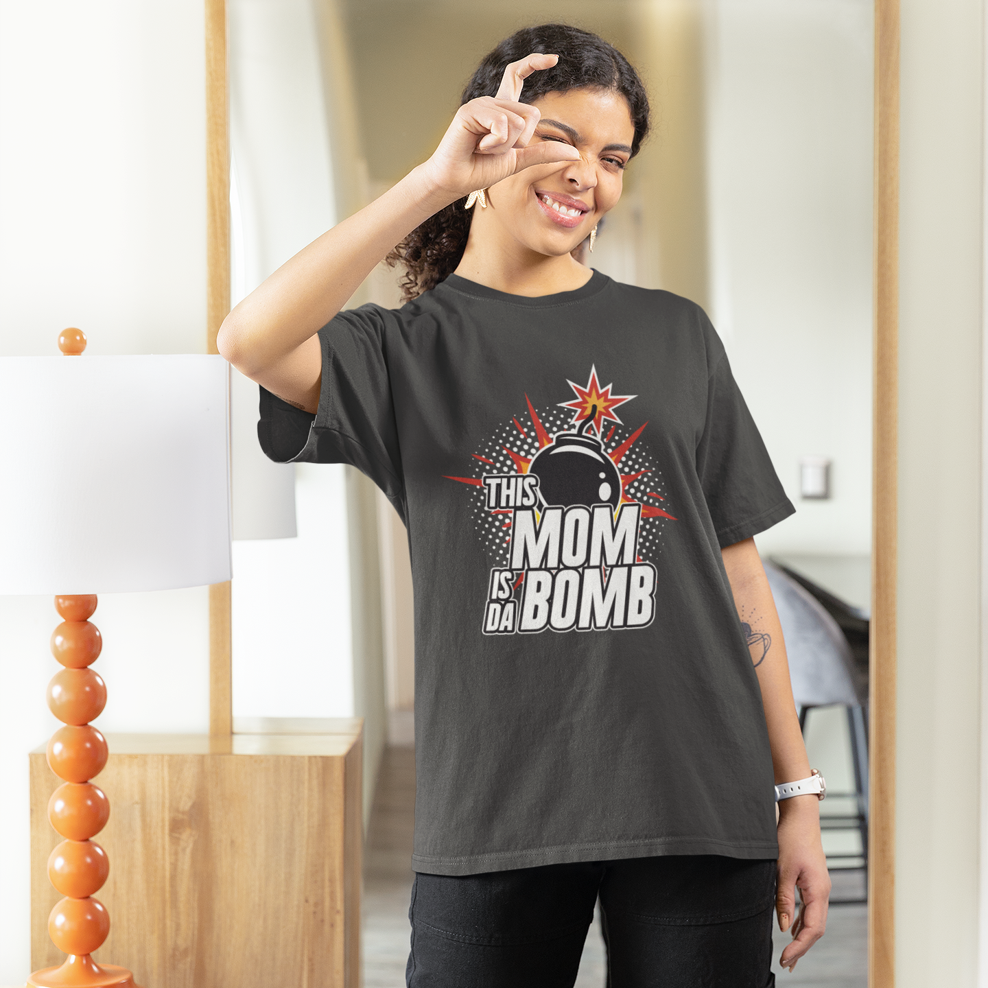T-Shirt Mom is the Bomb Unisex Softstyle